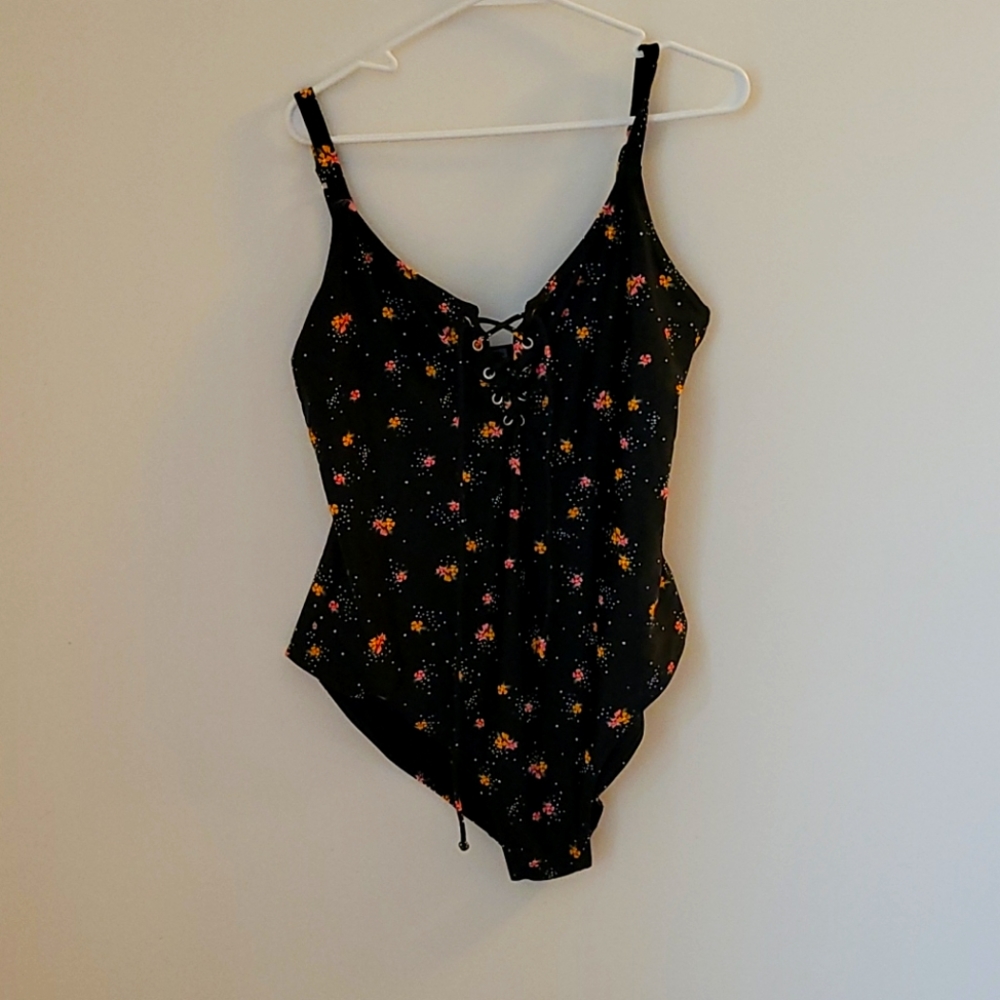 Old Navy Whimsigoth Flower vintage one piece swimsuit size xxl plus size